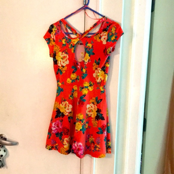 Beautiful Criss-cross back Skater-style dress! - Picture 2 of 2